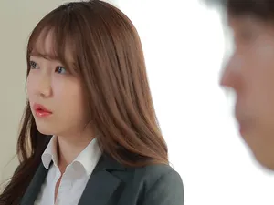 Dẫn cô gái bị ghệ cho leo cây vào nhà uống rượu