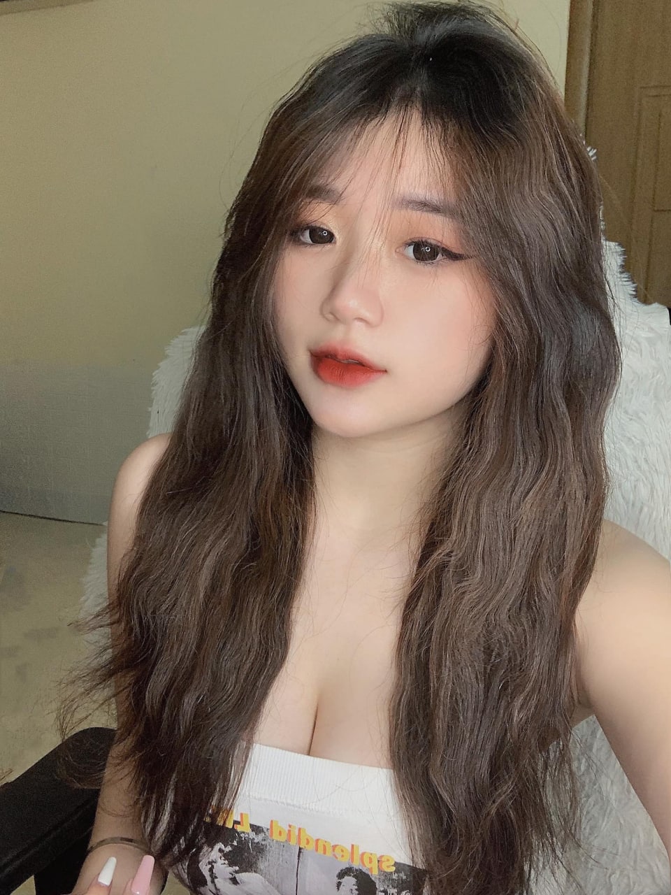 Thanh niên tranh thủ khi thấy cô nàng nhà bên sống một mình đang ngủ mê man